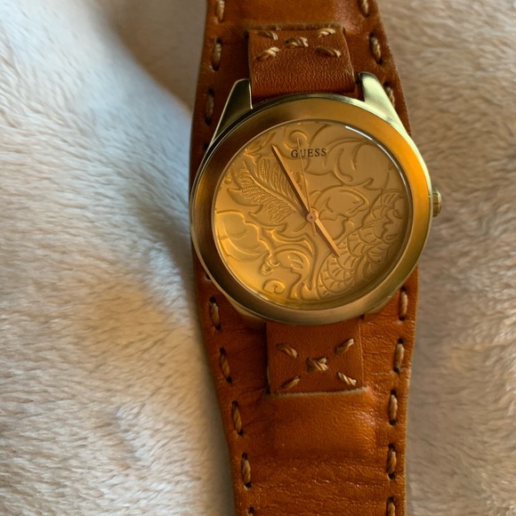 Guess watch with brown leather strap - Picture 1 of 5